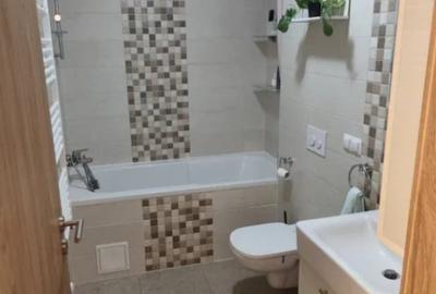 Apartament cu 2 camere decomandat în Tractorul