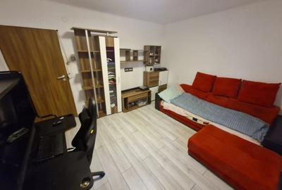 Apartament cu 3 camere decomandat în Vitan