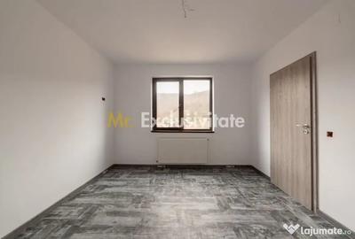 Casă cu 7 camere cu Teren 663 Mp în Izvorani