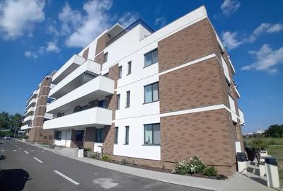 Apartament cu 3 camere decomandat în Sisești