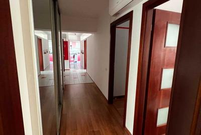 Apartament cu 3 camere decomandat în Basarab - 1