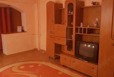 Apartament cu 2 camere decomandat în Casa Cărții