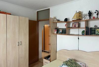 Apartament cu 3 camere decomandat, mobilat în Apusului