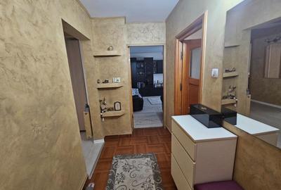 Apartament cu 3 camere decomandat în Central - 1