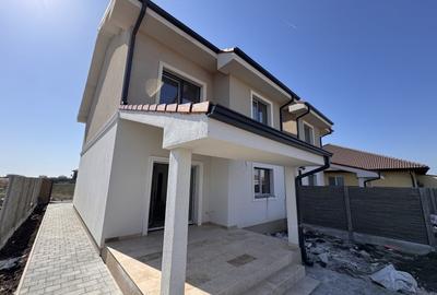 Duplex cu 4 camere cu Canalizare în Moșnița Nouă - 2