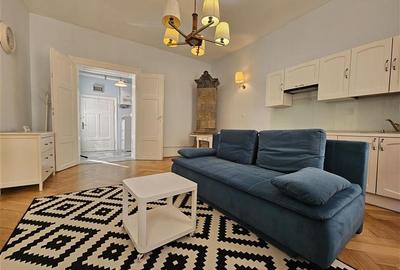 Apartament cu 2 camere semidecomandat, mobilat în Centrul Istoric