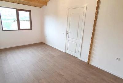 Casă cu 2 camere decomandat în Ruși - 1