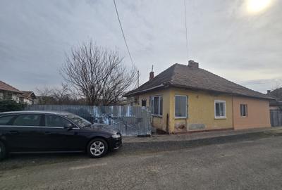 Casă individuală cu 2 camere cu Teren 772 Mp în Carani