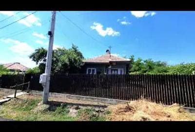 Casă cu 3 camere în Ulmu - 1