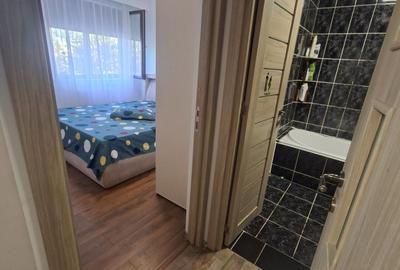 Apartament cu 3 camere semidecomandat în Craiovei
