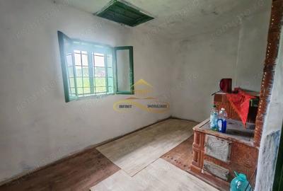 Casă cu 4 camere cu Teren 3300 Mp în Țârdenii Mari