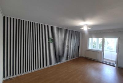 Apartament cu 3 camere decomandat în Ștefan cel Mare