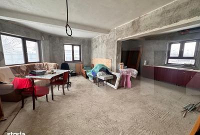 Casă cu 4 camere cu Teren 1000 Mp în Central