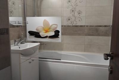 Apartament cu 3 camere decomandat în Valea Adâncă