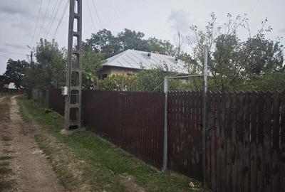 Casă cu 2 camere cu Teren 1800 Mp în Ungheni
