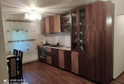 Apartament cu 3 camere decomandat, mobilat în Nord