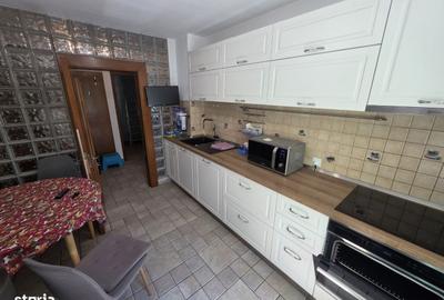 Apartament cu 4 camere decomandat în Fundeni