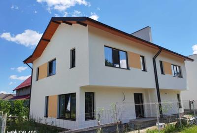 Casă cu 4 camere în Central