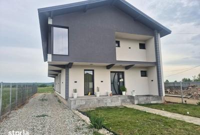 Casă cu 5 camere cu Teren 1800 Mp în Dănești - 15