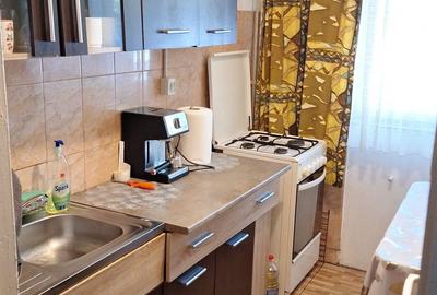 Apartament cu 3 camere semidecomandat în Crângași