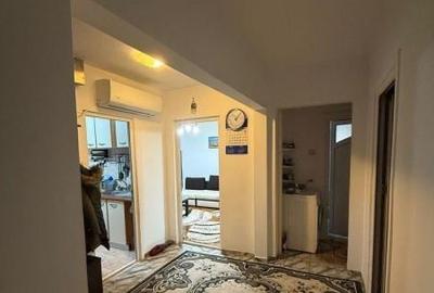 Apartament cu 4 camere decomandat, mobilat în Poarta 6 - 7