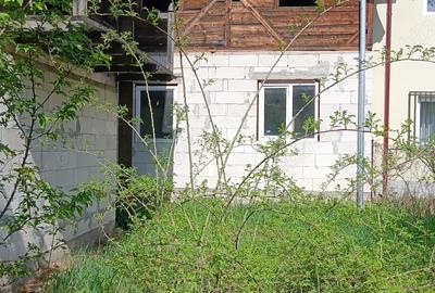 Casă cu 6 camere cu Teren 200 Mp în Central - 2