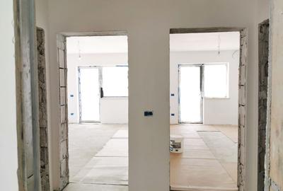 Apartament cu 4 camere decomandat în Tractorul - 3