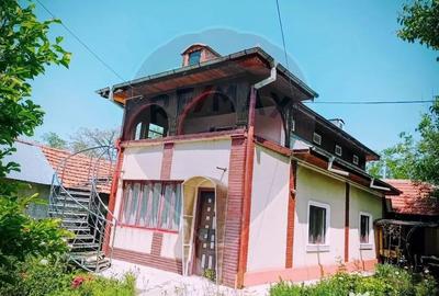 Casă cu 5 camere cu Teren 1129 Mp în Cunești