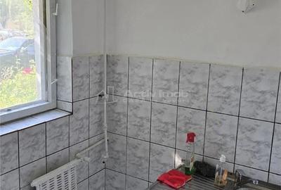 Garsonieră semidecomandată în Confecții