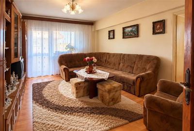 Apartament cu 4 camere decomandat, mobilat în Turnișor