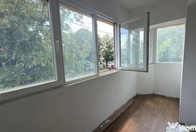 Apartament cu 3 camere decomandat în Lacul Tei