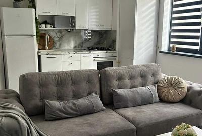 Apartament cu 3 camere decomandat, mobilat în Titan