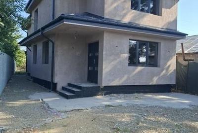 Casă cu 4 camere cu Teren 200 Mp în Valea Călugărească