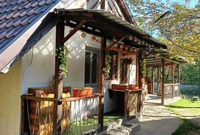 Casă cu 4 camere cu Teren 820 Mp în Malaia