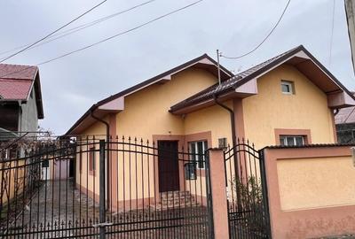 Casă cu 4 camere în Central - 1