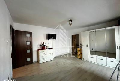 Apartament cu 3 camere semidecomandat în UMT