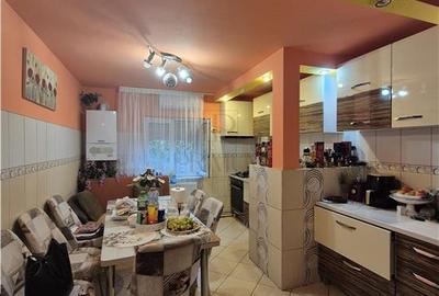 Apartament cu 2 camere decomandat, mobilat în Freidorf