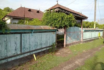 Casă cu 3 camere cu Teren 520 Mp în Solonț