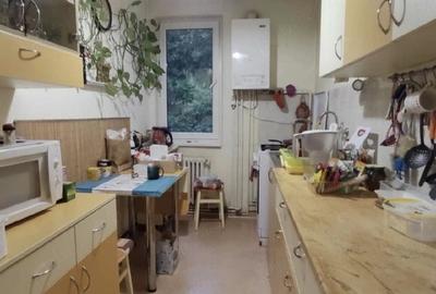 Apartament cu 3 camere decomandat în Cornișa