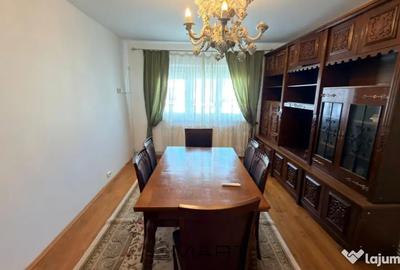 Apartament cu 4 camere decomandat în Ștrand