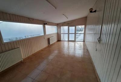 Spațiu comercial, de 200 mp, în Central - 4