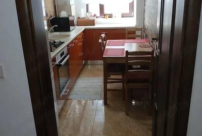Apartament cu 2 camere decomandat în Roșu