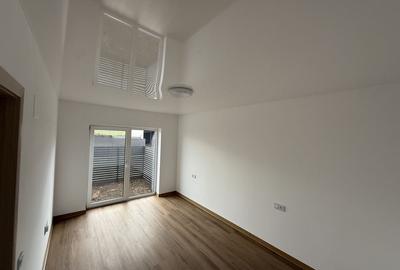 Casă cu 4 camere în Noua