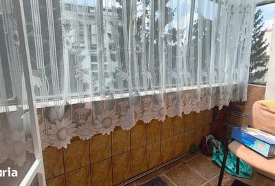 Apartament cu 3 camere decomandat în Piața Centrală