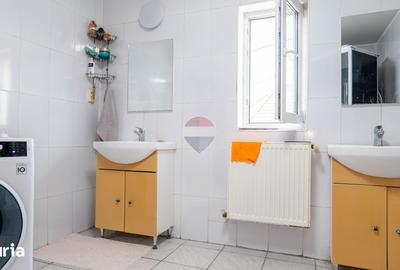Casă cu 5 camere cu Teren 258 Mp în Central