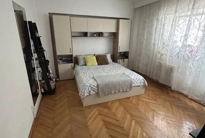 Apartament cu 3 camere decomandat în Craiovei - 3