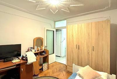 Apartament cu 3 camere decomandat în Lipovei