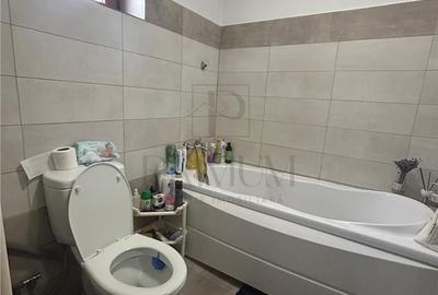 Casă cu 3 camere cu Teren 933 Mp în Sânmihaiu Român