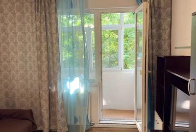Apartament cu 2 camere semidecomandat, mobilat în Tătărași