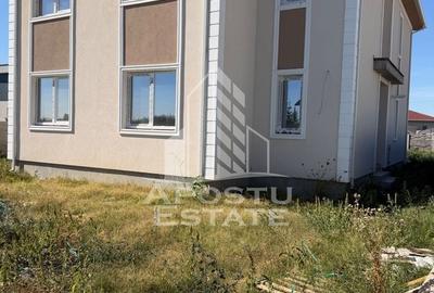 Casă cu 4 camere în Remetea Mare